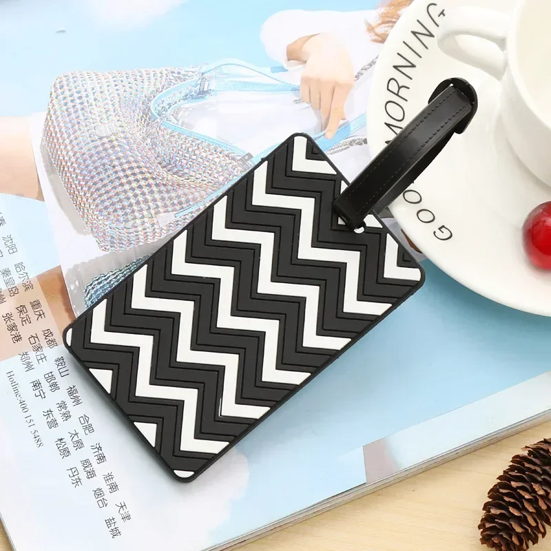 Étiquettes de bagage géométriq - Travel Accessories Name avis et prix